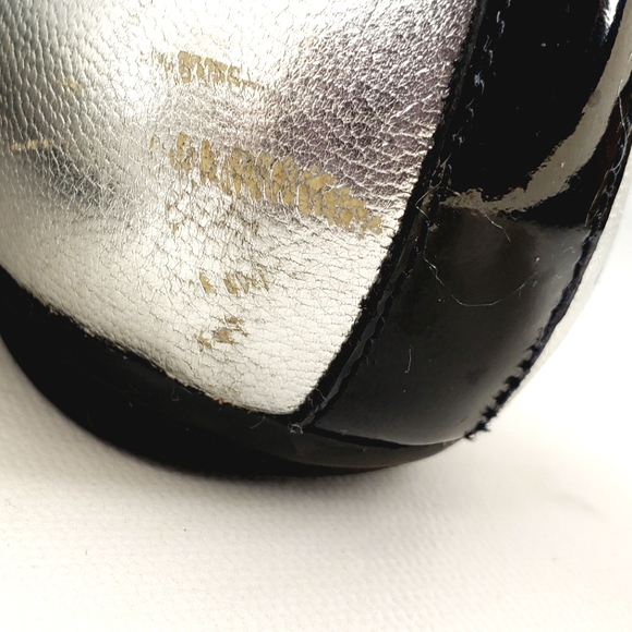 Lauren Ralph Lauren Silver Leather, Slip On, Capped Toe, Ballet Flats. Wmn 8.5M - Picture 13 of 13